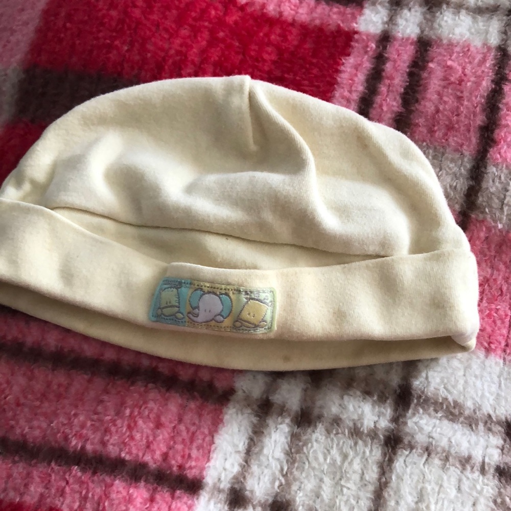 Child of mine 0 to 3 months yellow with animal small beanie